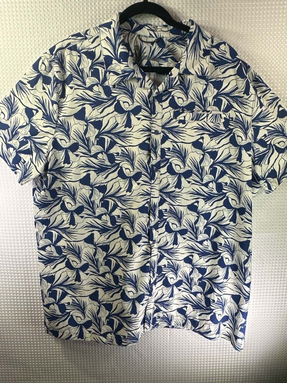 All in Motion Men's Blue and White Tropical Leaf Print Short Sleeve Shirt